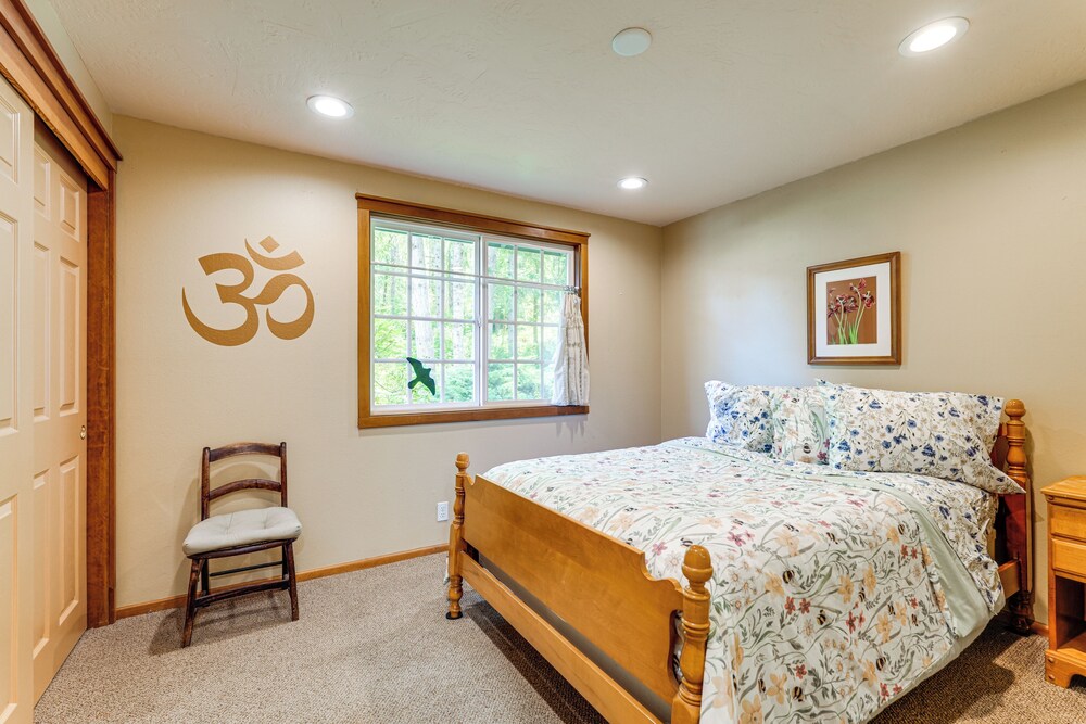 Oregon Farmhouse Hideaway on 53 Acres