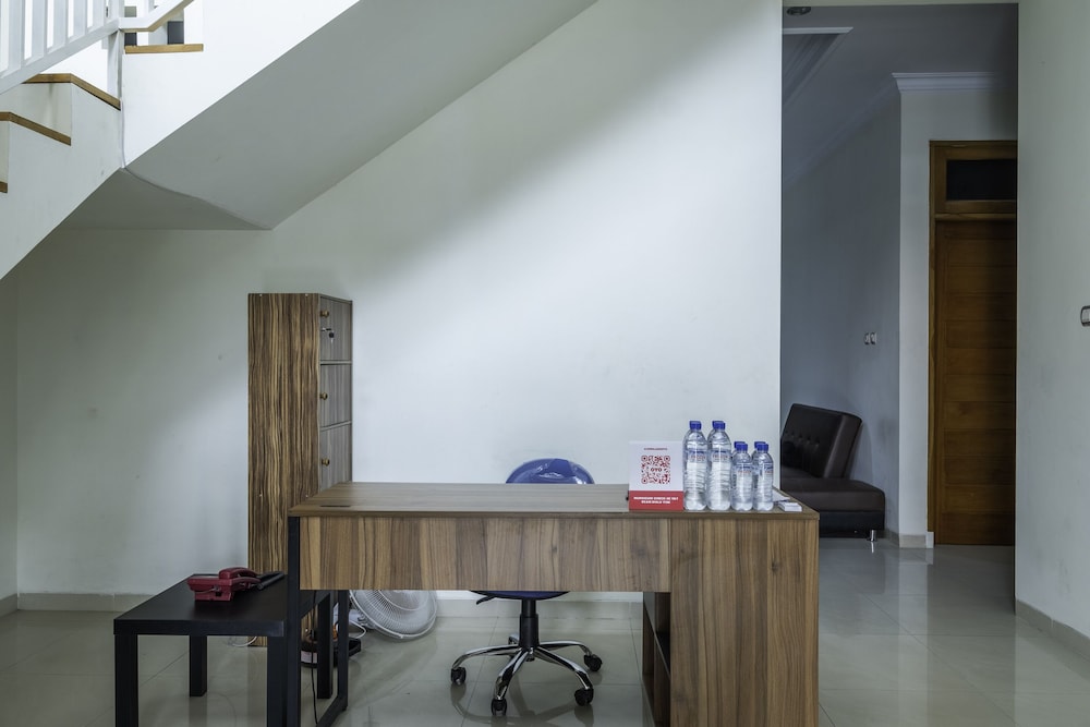 Lobby & Reception