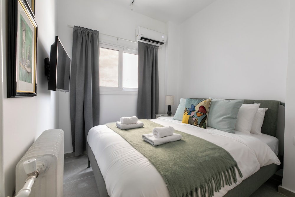 Artsi - 3BR Apt w Balcony in Athens