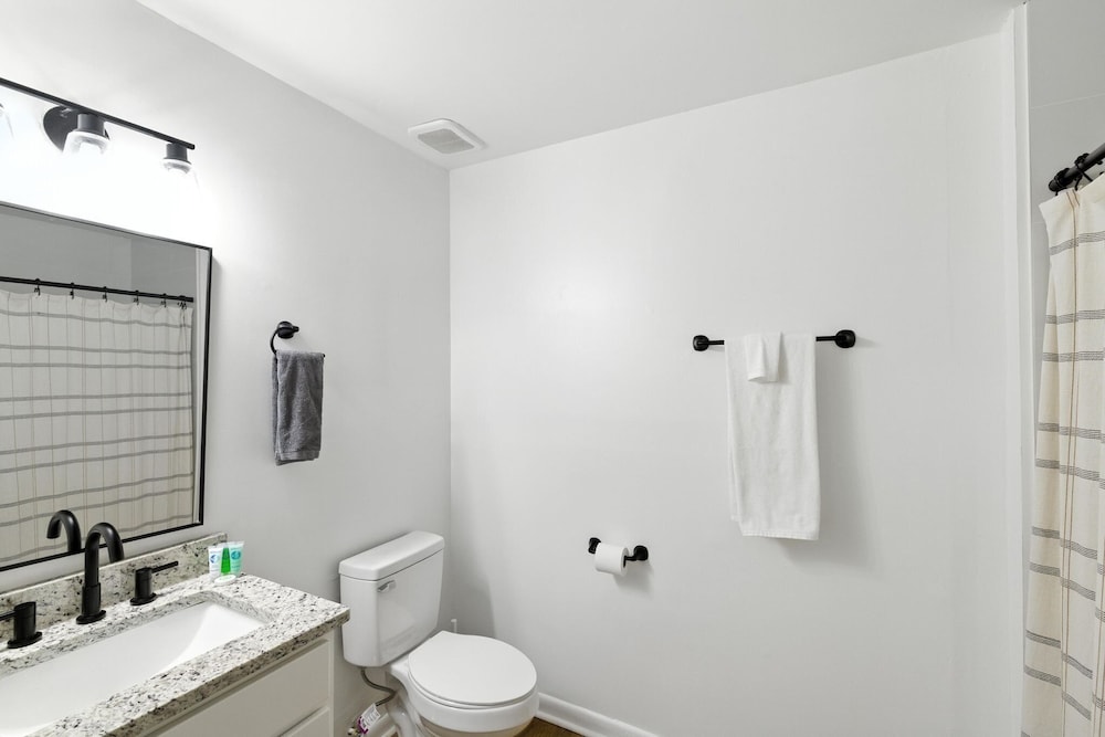 Family Getaway 9BR Open-concept Retreat