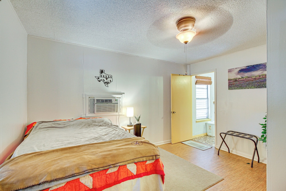 4 Mi to Mcgee Beach: Corpus Christi Home w/ Patio