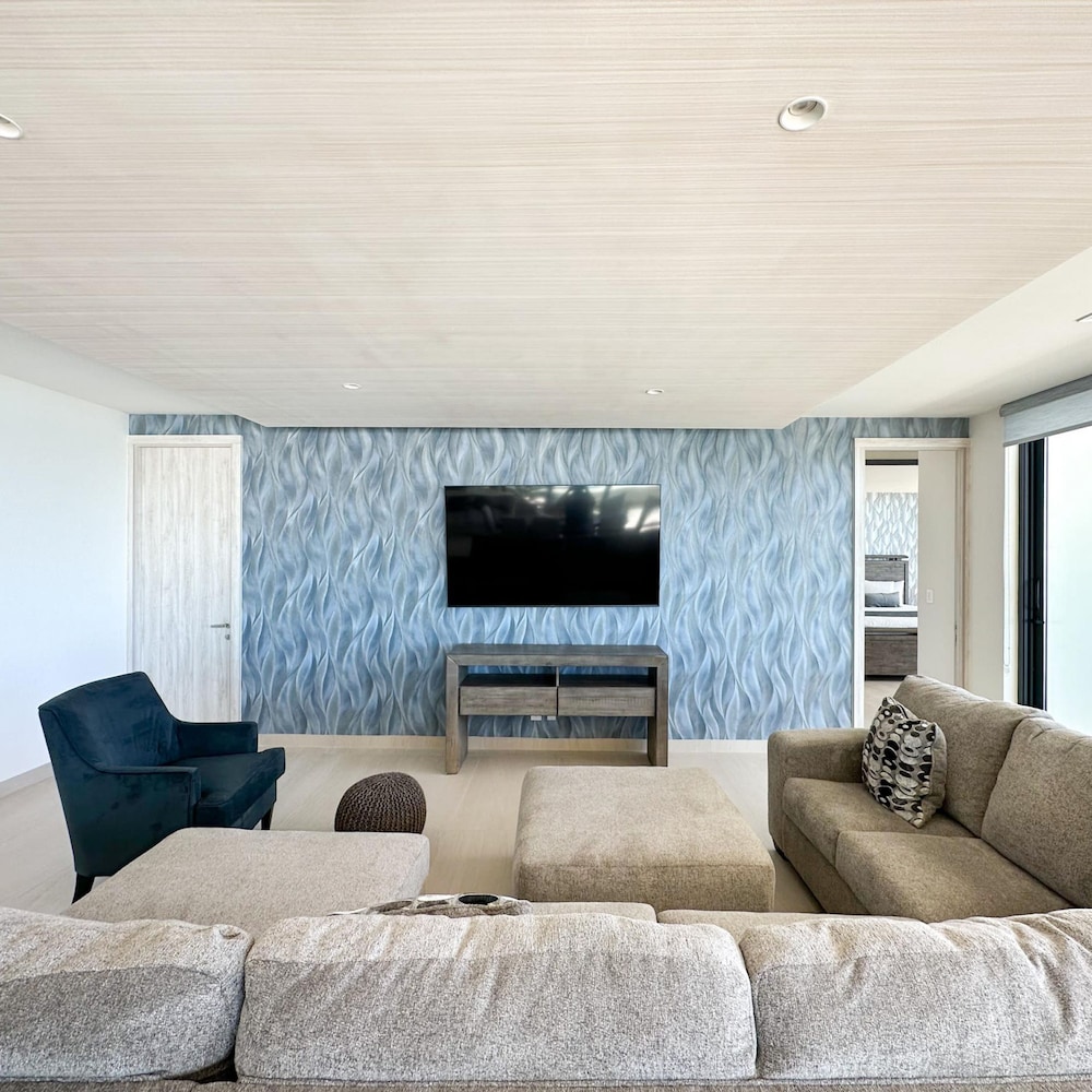 Brand New 6 Bedroom Penthouse