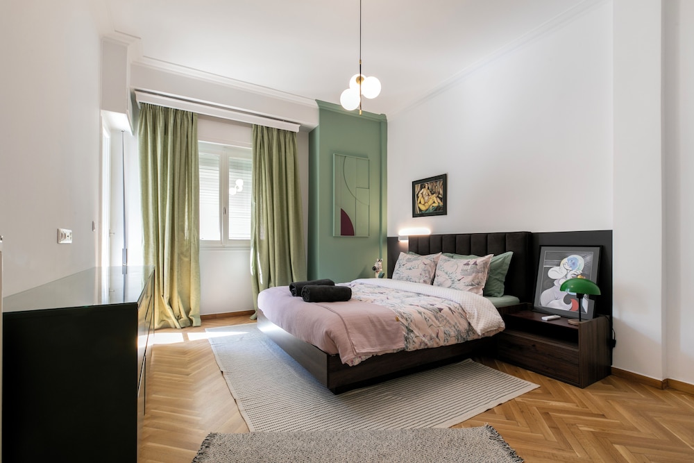 Elysia - 2-Br Apt & Balcony in Athens