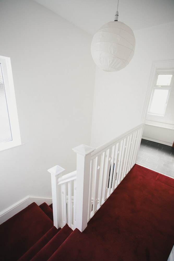 Short Stay Bristol - Court House view 2