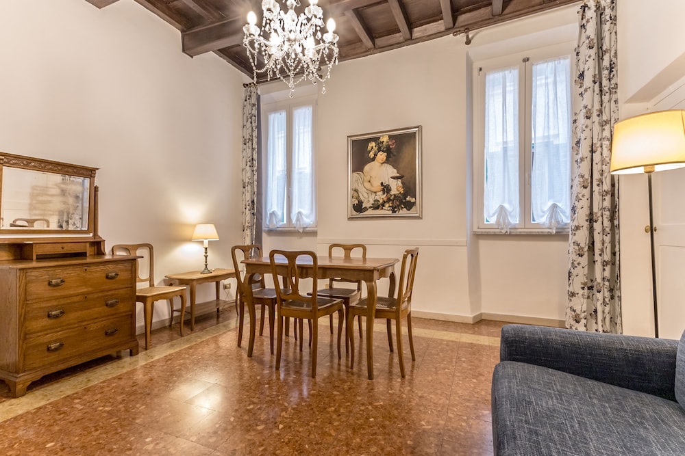 Casa Iside in Rome With 1 Bedrooms and 1 Bathrooms