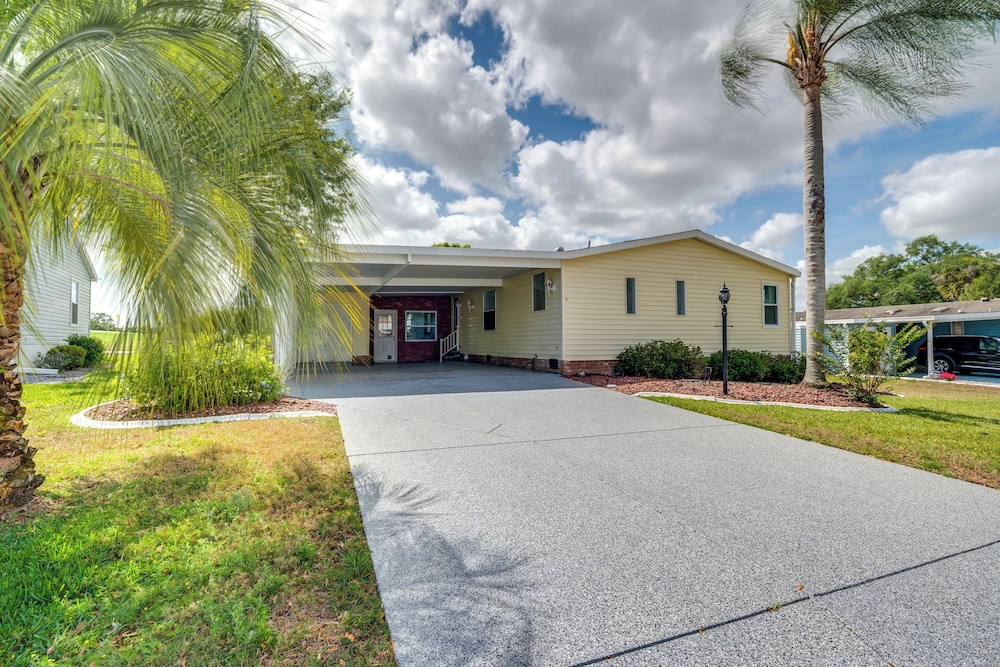 Hilltop Golf Course Cottage in The Villages!