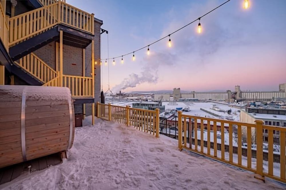 Remparts 2 Bed w Private Terrace & Sauna
