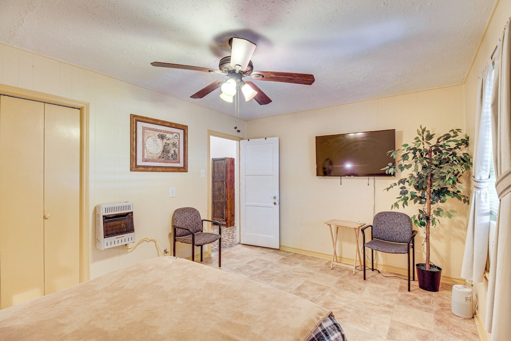4 Mi to Mcgee Beach: Corpus Christi Home w/ Patio