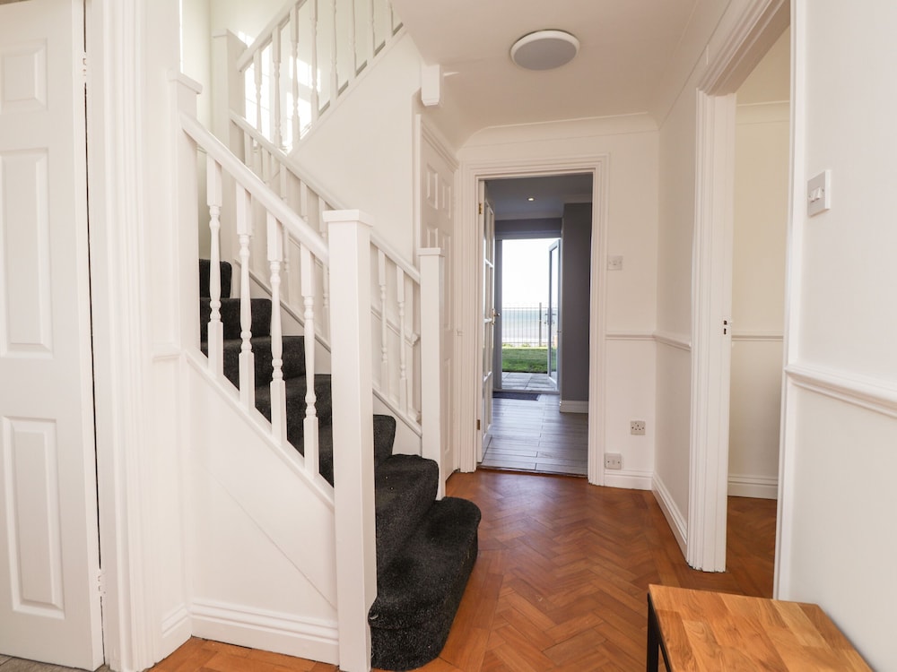 17 St. Magnus Close