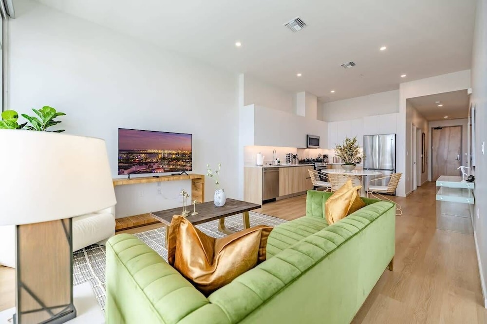 @ Marbella Lane - Sleek Corner Ocean View