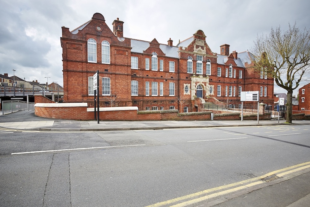 Burkhardt Hall by Viridian Apartments