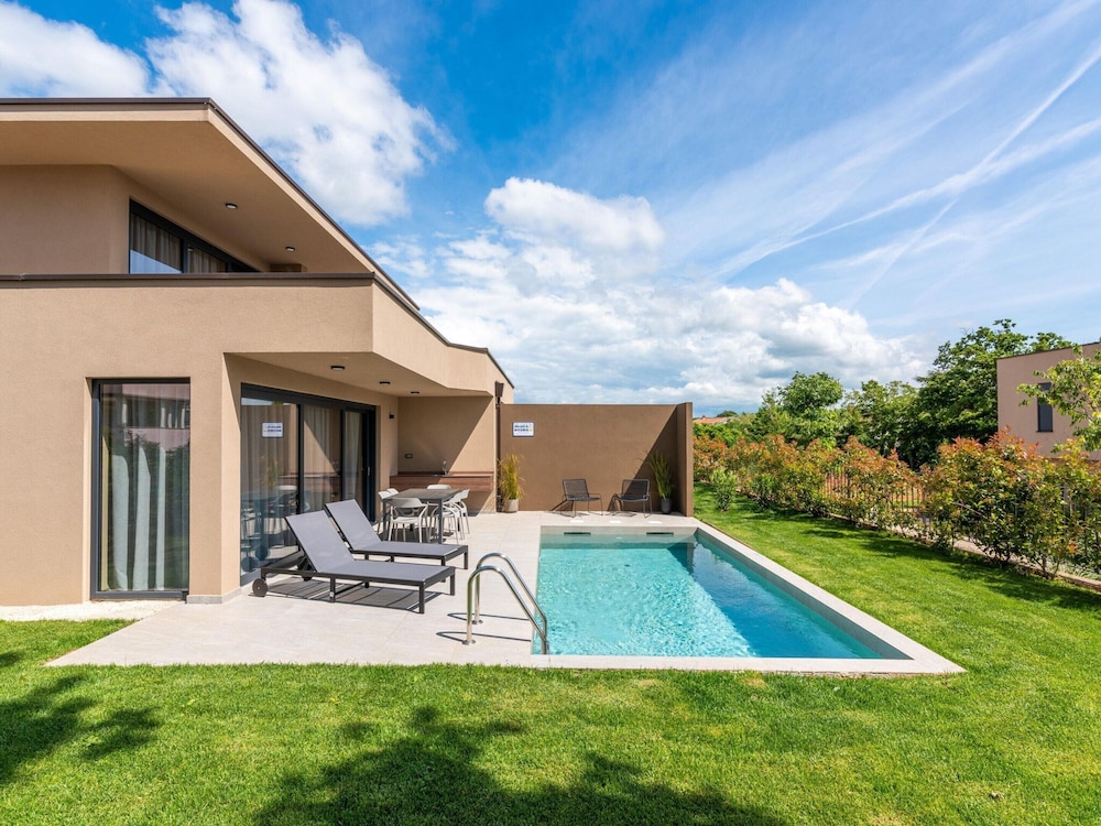 Apartment in Croatia Near the Sea With Pool
