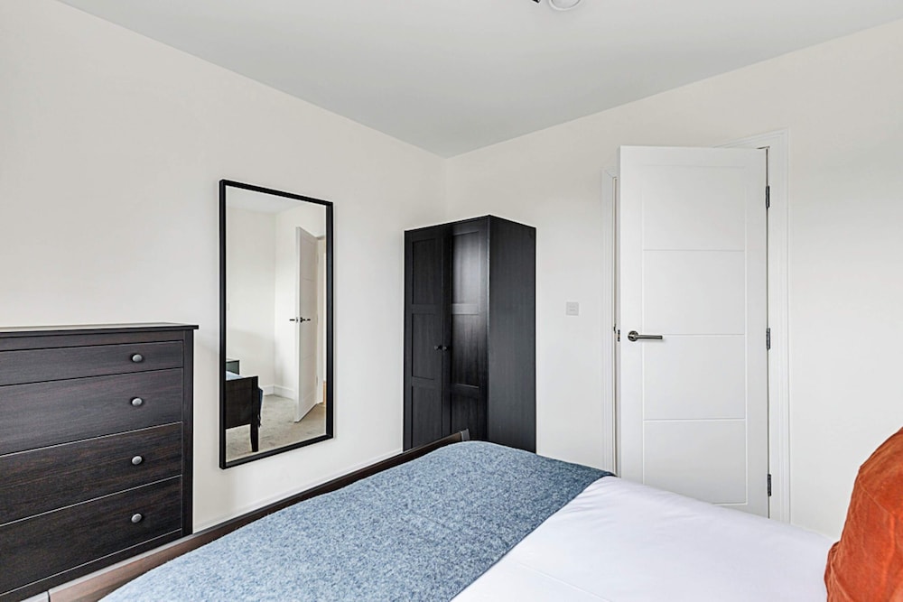 Chiswick Gem: 2 Bedroom Flat