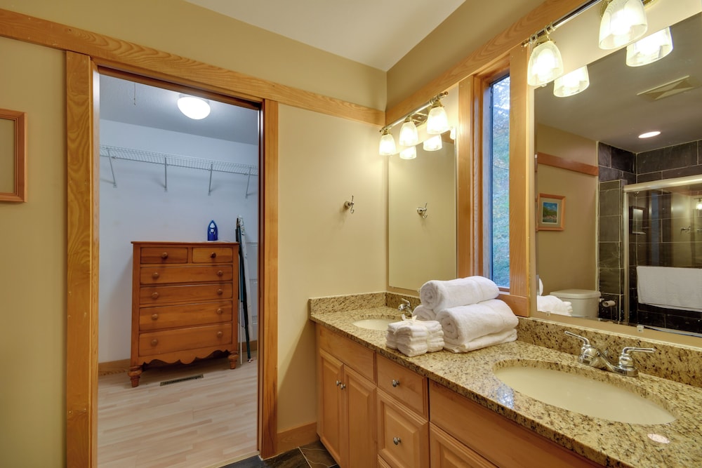Home w/ Game Room & Rumbling Bald Resort Perks!