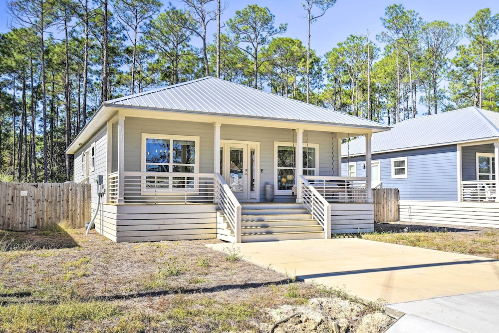 Modern Santa Rosa Beach Retreat w/ Yard & Patio! view 3