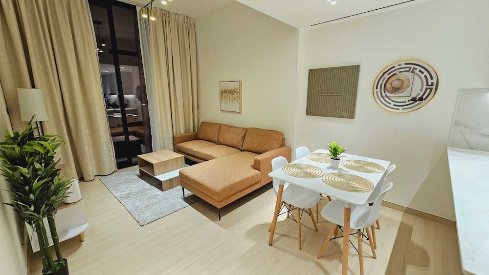 OYO HOME 1404 Premium 1bed Apt At Jvc Be
