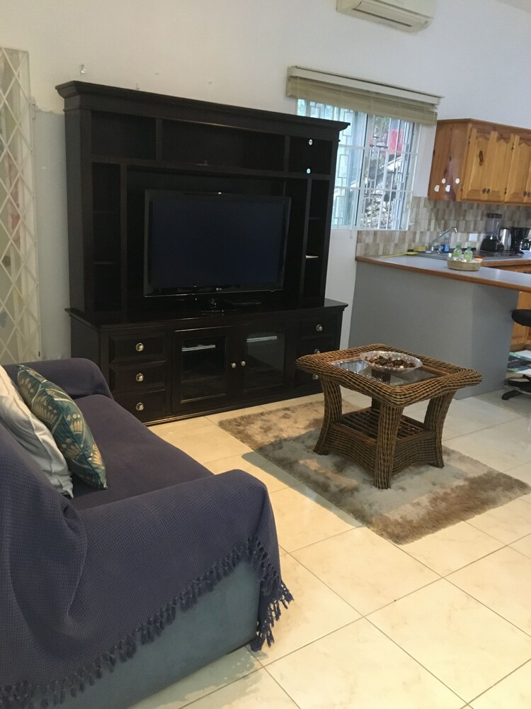 Rose View Apartment Montego Bay