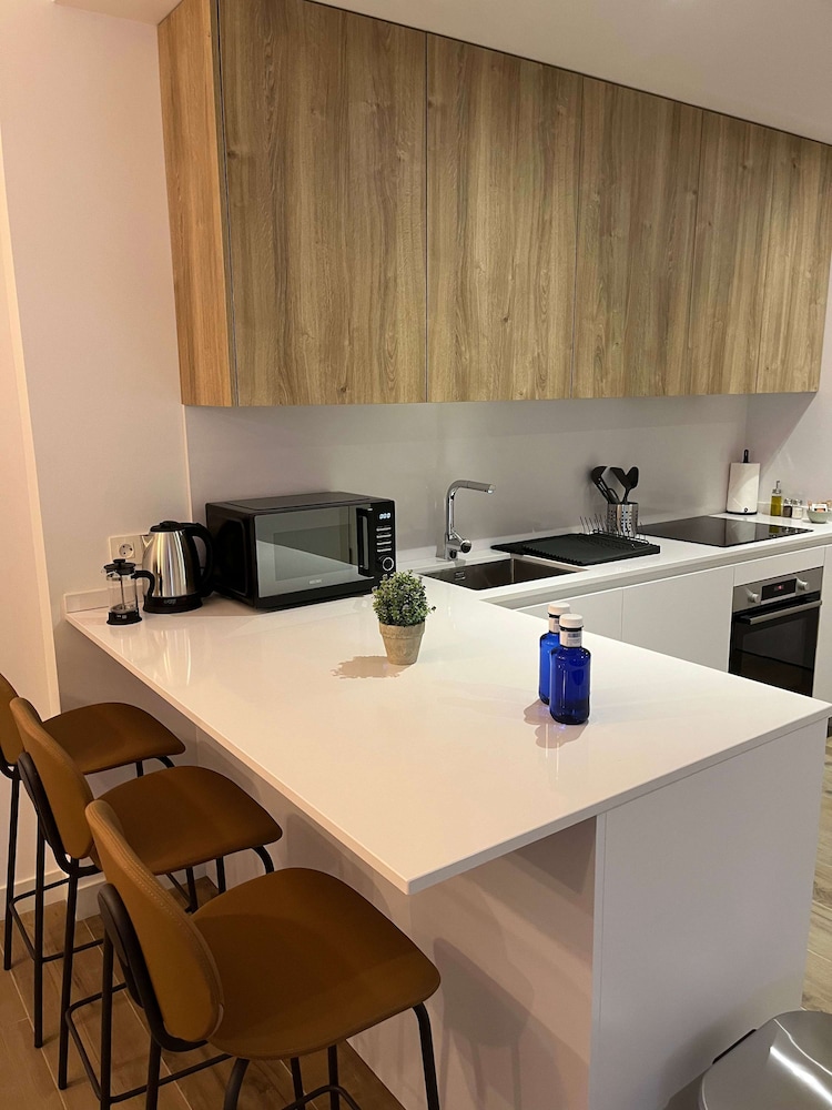 w Chic Urban 3BR w Sunny Terrace in Chueca