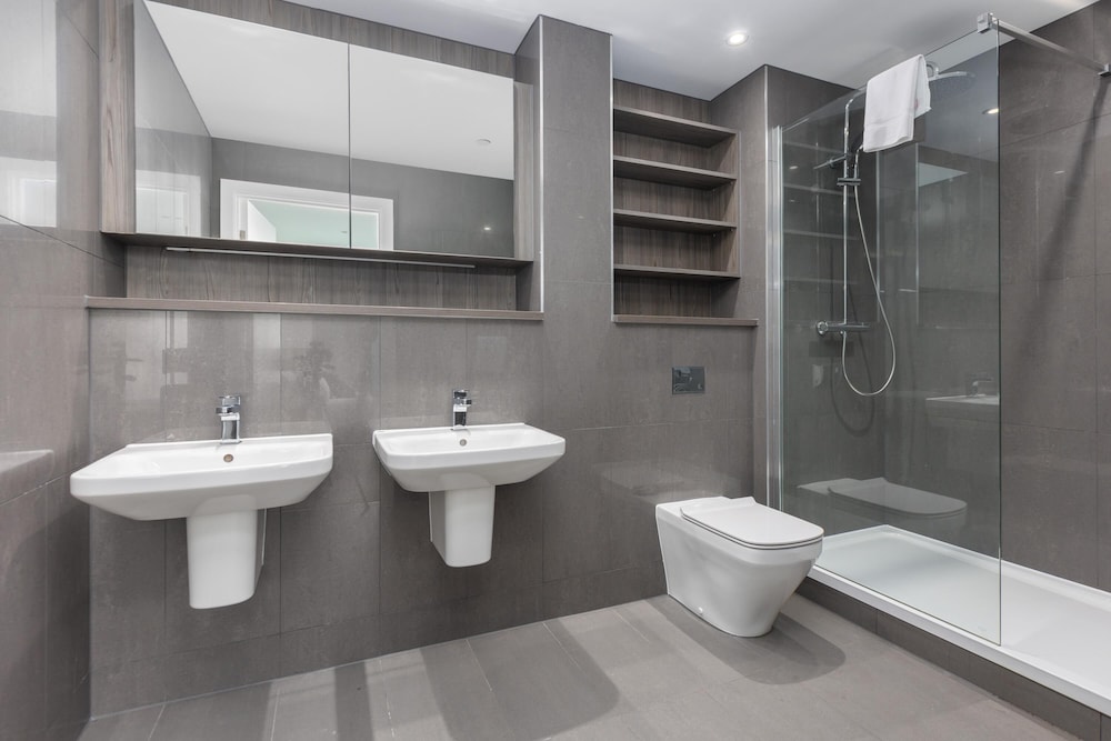 Chic Flat for Modern Living view 5