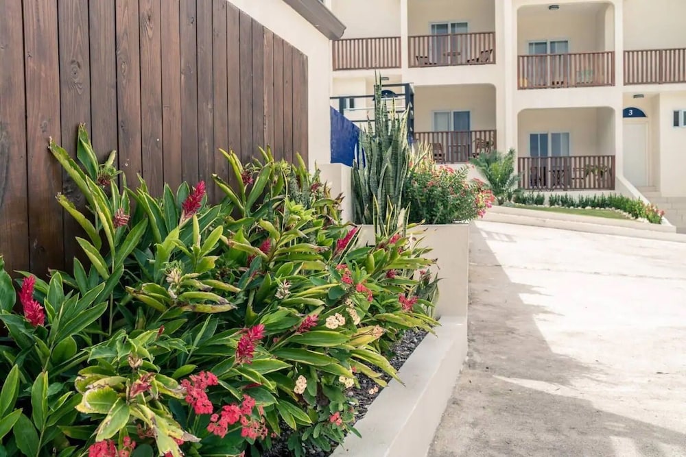 Nianna Coral Bay Stunning Townhouse- 5
