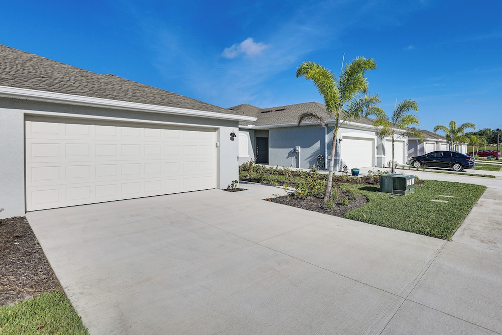 15 Mi to Downtown Fort Myers: Golf Getaway