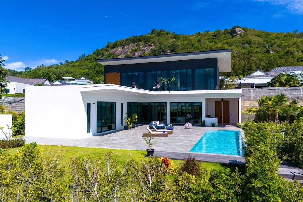 Luxury Large 3 Bedroom Pool Villa (KH-C5)