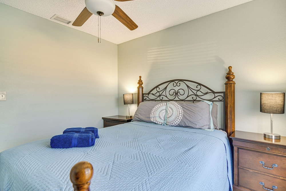 3 Mi to Clearwater Beach: Home w/ Patio & Grill!