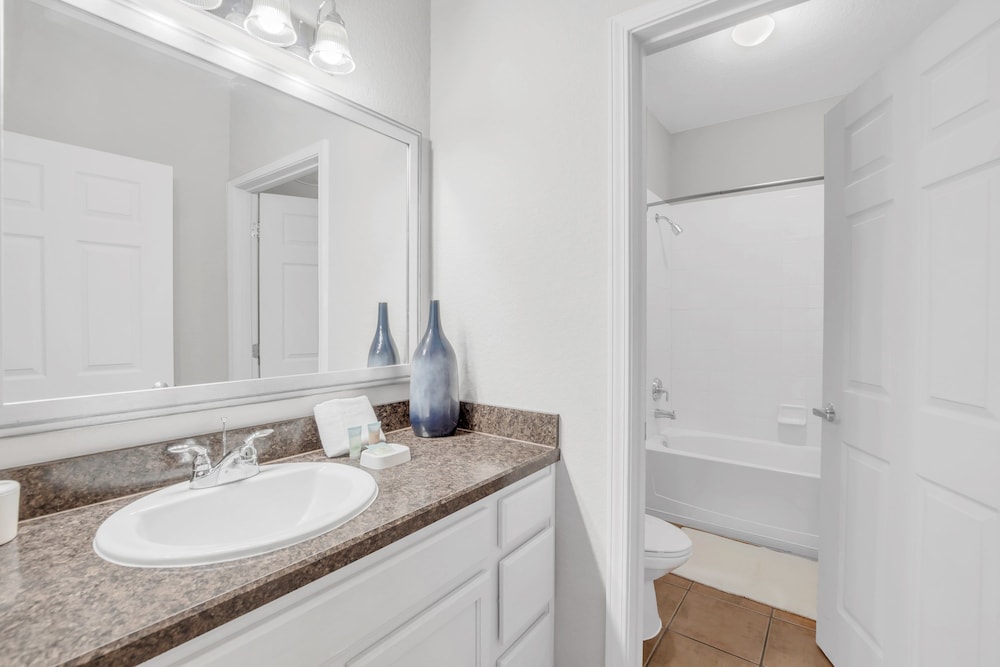 3BR Condo - Hot Tub Games Pool - Near Disney
