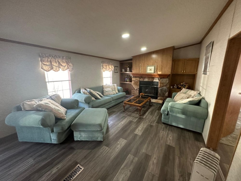 Secluded Lodge Farm Views 50 Acres Wifi