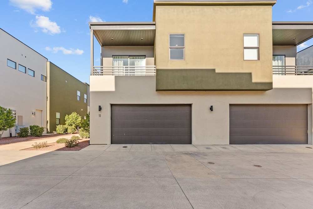 Villa #11 Adventure Retreat At Bloomington Villas 4 Bedroom Townhouse