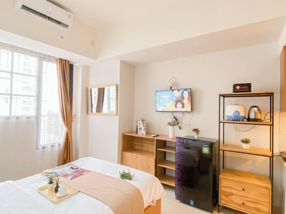 Cream Tone Studio At Evenciio Margonda Apartment