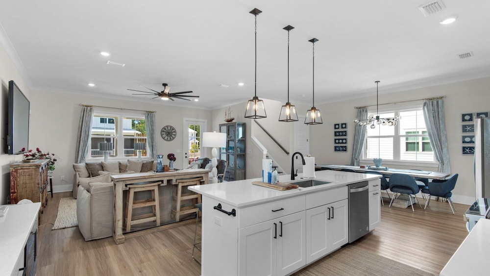 4BR Home With Deck & Grill Fun + Free Attraction Tickets!