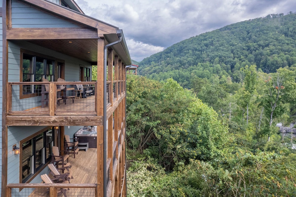 Raccoon Ridge Retreat - Gatlinburg Mountain Escape