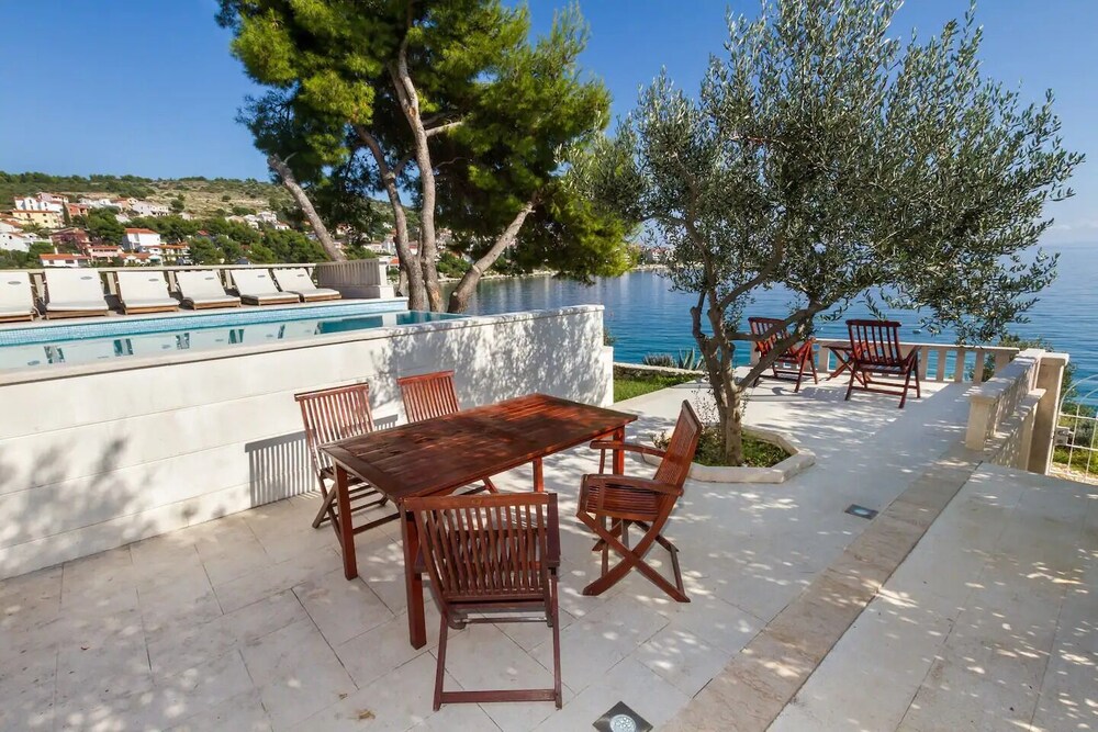 Sea Front - With Pool - H