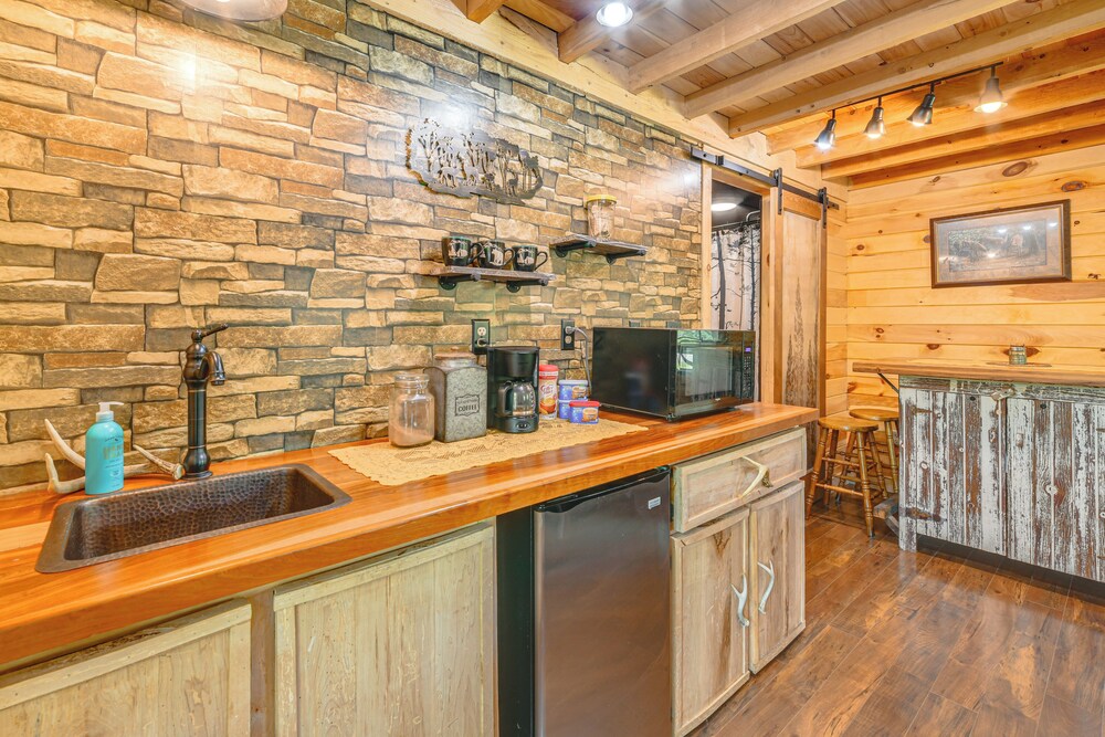 Escape to Nature: Secluded Mcdonough Cabin!