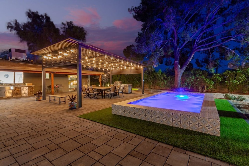 Scottsdale s Largest Hot Tub Davenport Ranch Estate