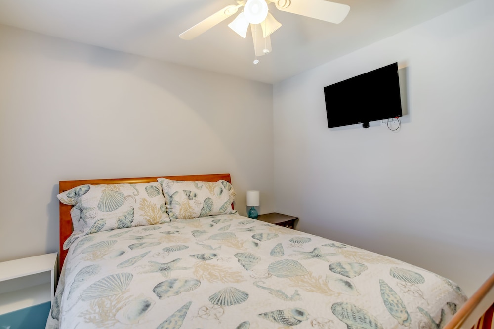 Fenced Yard, 1 Mi to Beach: Oak Island Family Home view 3