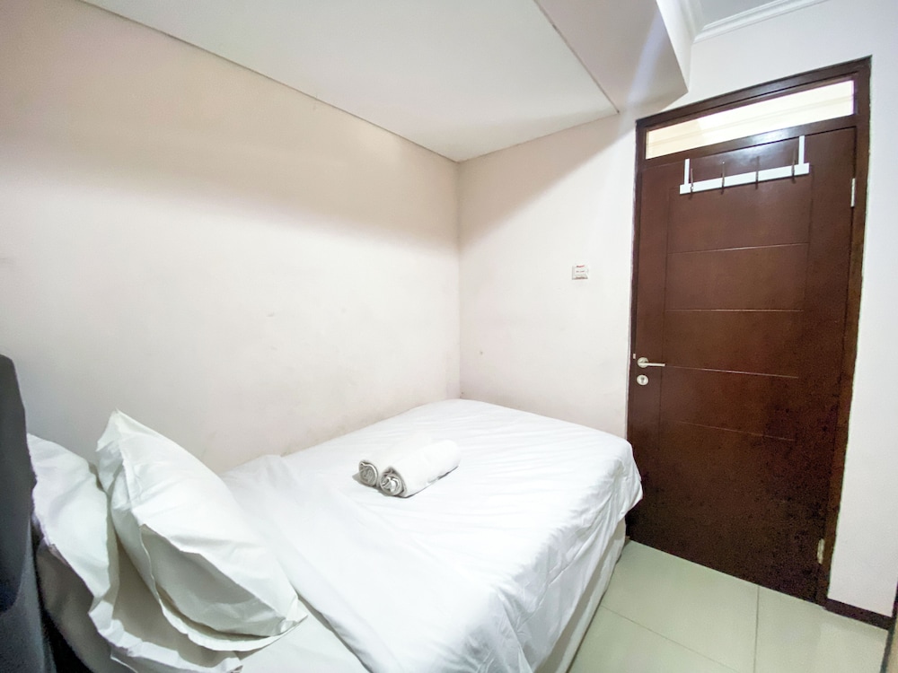 Minimalist 2Br With Pool View At Gateway Pasteur Apartent view 3
