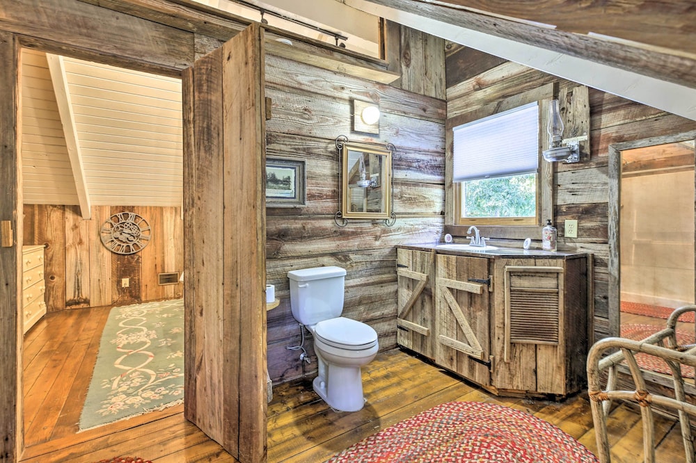Serene Mableton Cabin - 13 Mi to Downtown Atlanta! view 5