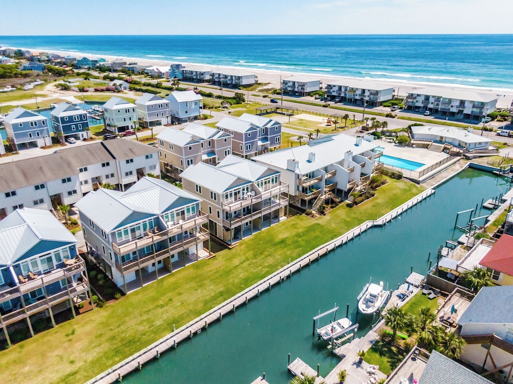Queens Grant by Topsail Realty