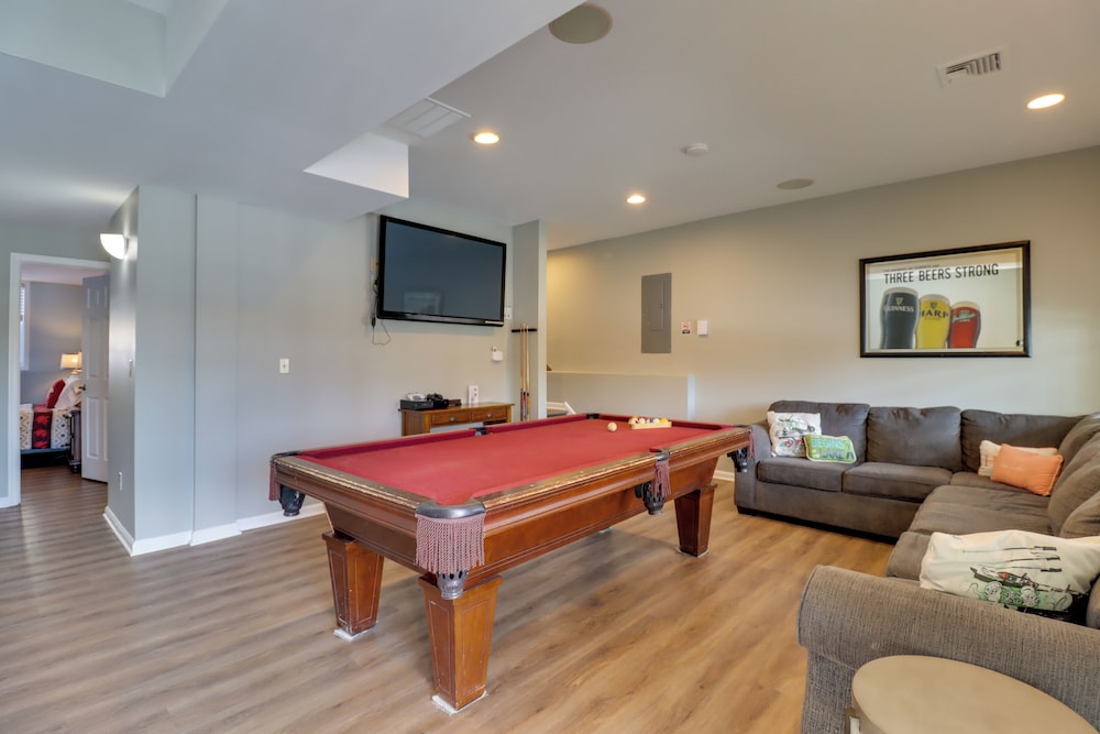Hot Tub & Community Perks: Big Boulder Lake Escape