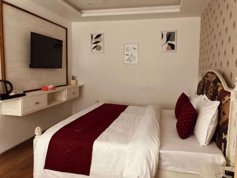 NAINA LODGE