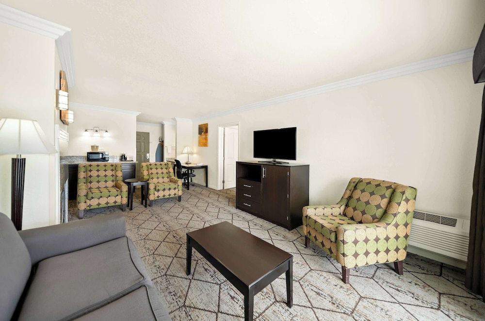 Los Banos Vacations - Best Western Executive Inn - Property Image 12