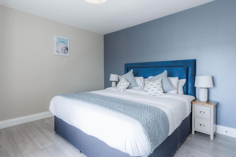 Haven View - 2 Bedroom Apartment - Milford Haven view 4