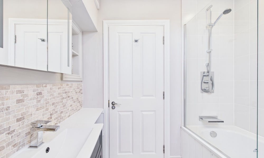 Charming 2-bed Family Cottage Your West Bay Retreat