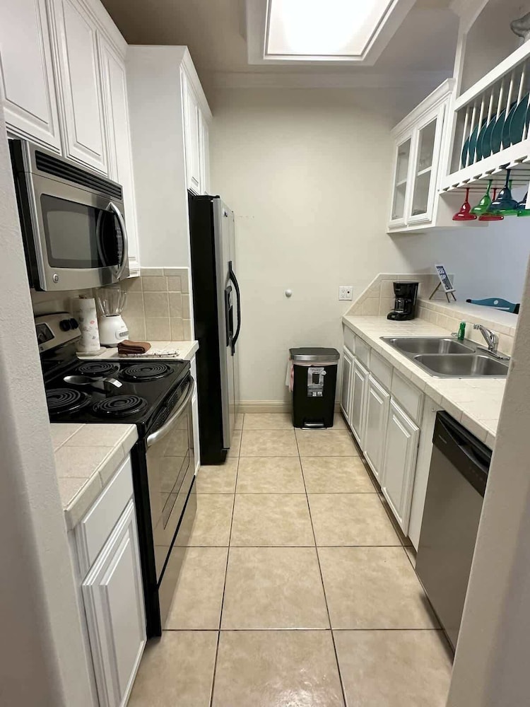 Family Friendly Beach Condo With Pool