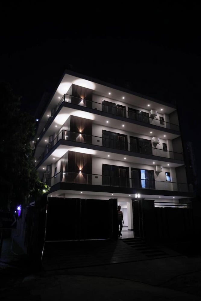 Radiant Blu Hotels Sector 70