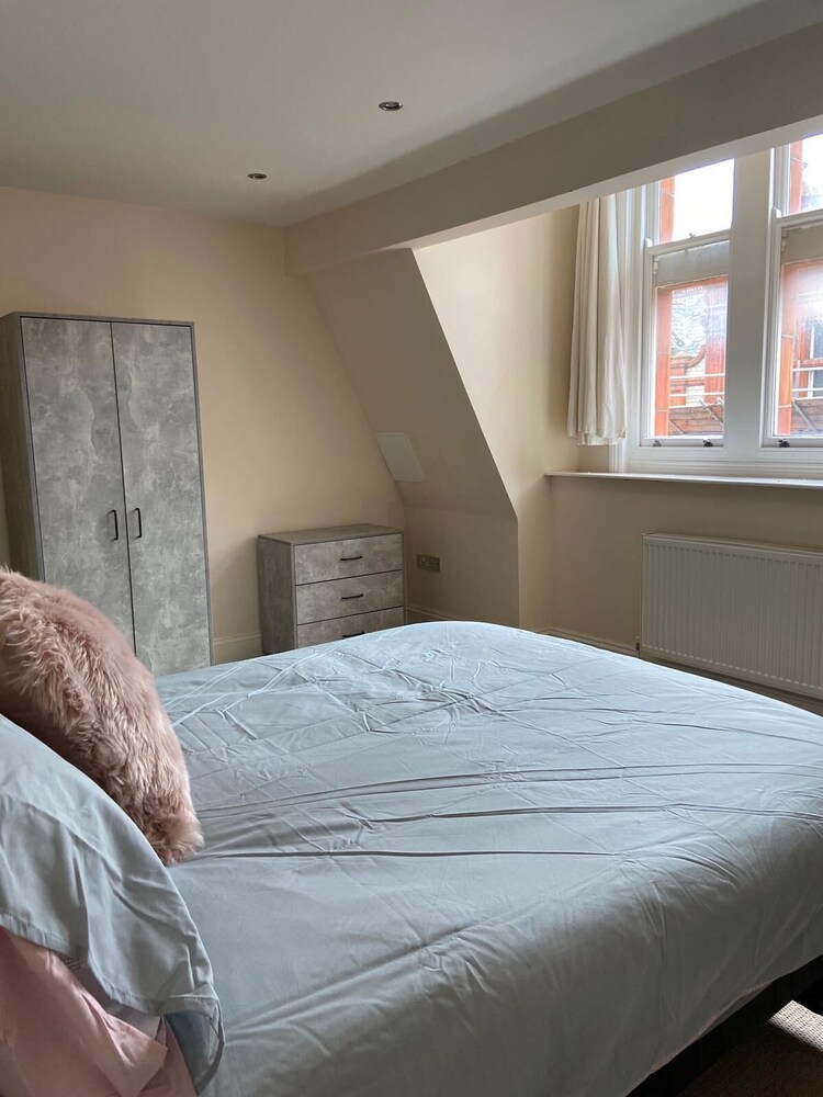 Central Location - 2 Bedroom Apartment view 4