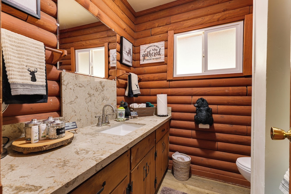 Community Lake Access: Peaceful Cabin in Sonora!