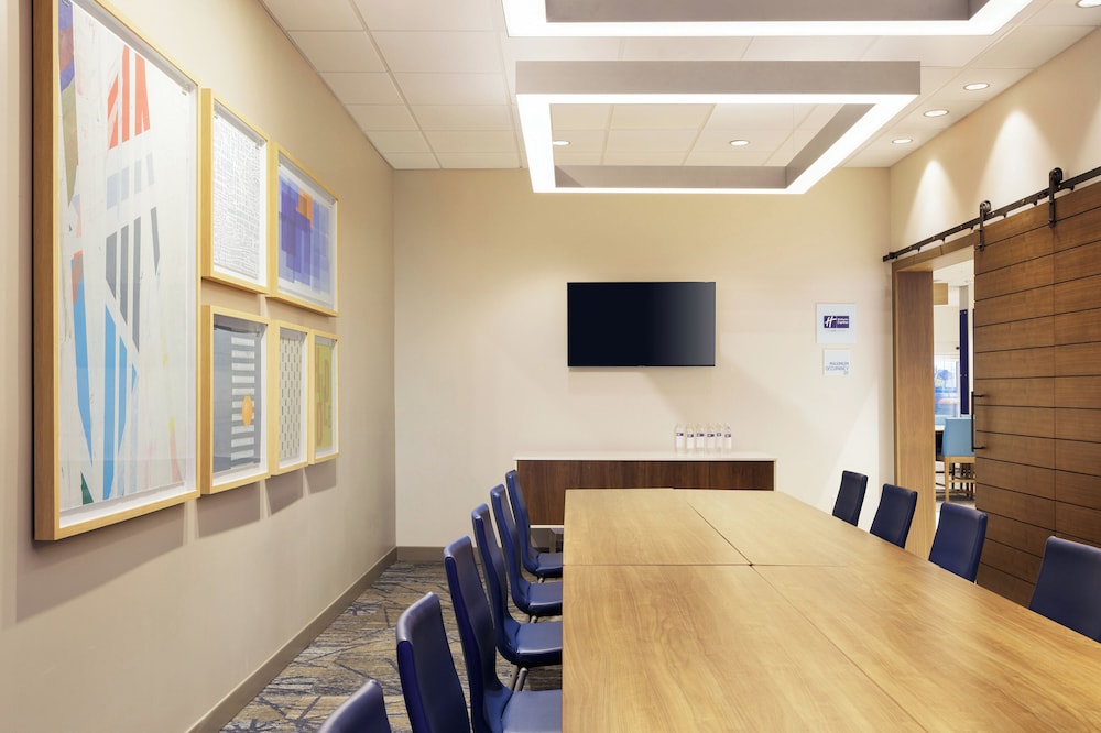 Holiday Inn Express and Suites Colby by IHG